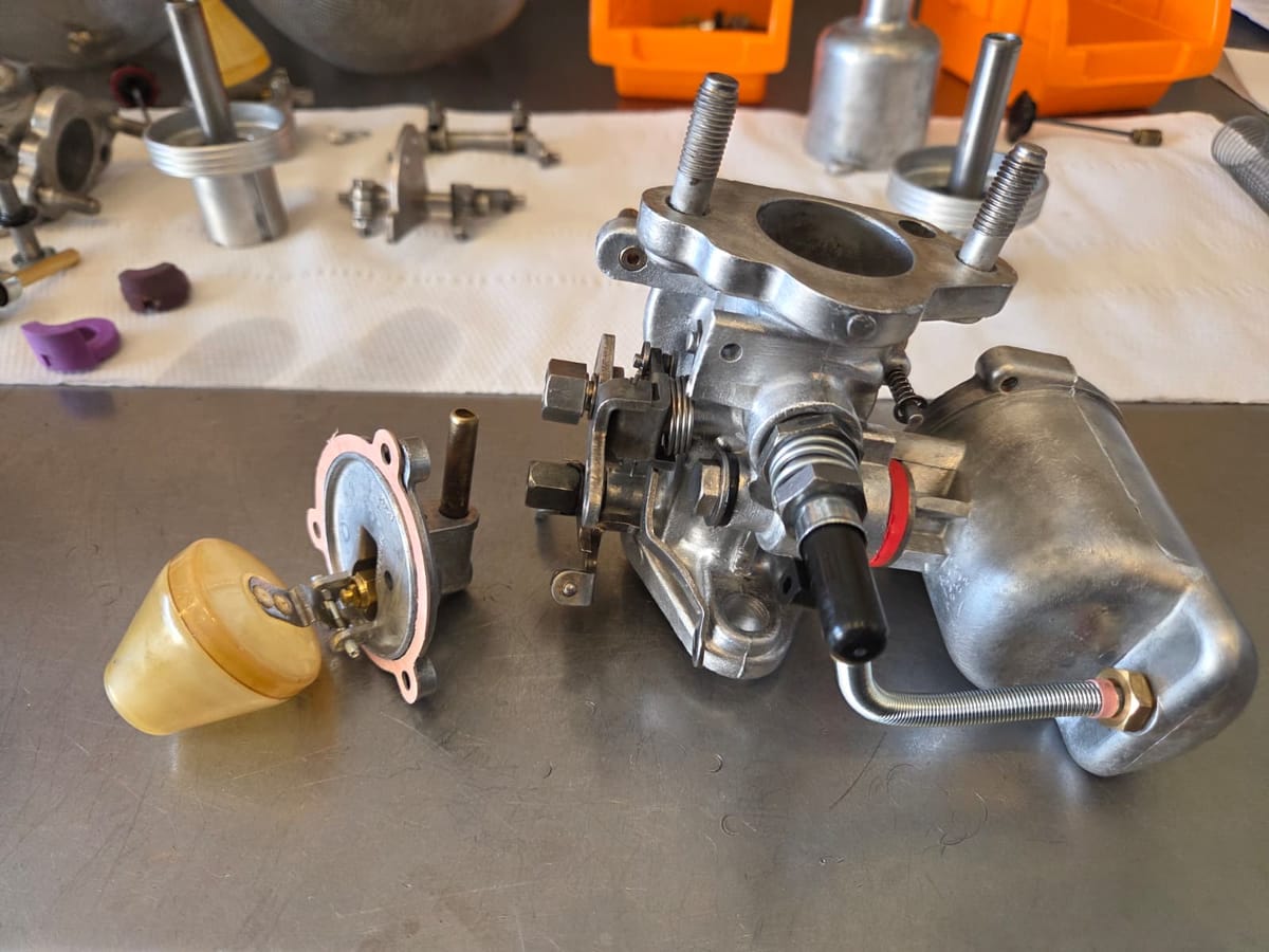 Auto carburateur gereviseerd